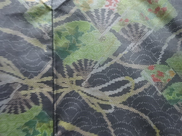  扇に花模様織り出し本場泥大島紬着物